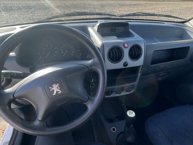 Белый Пежо Partner, объемом двигателя 1.6 л и пробегом 600 тыс. км за 2500 $, фото 7 на Automoto.ua