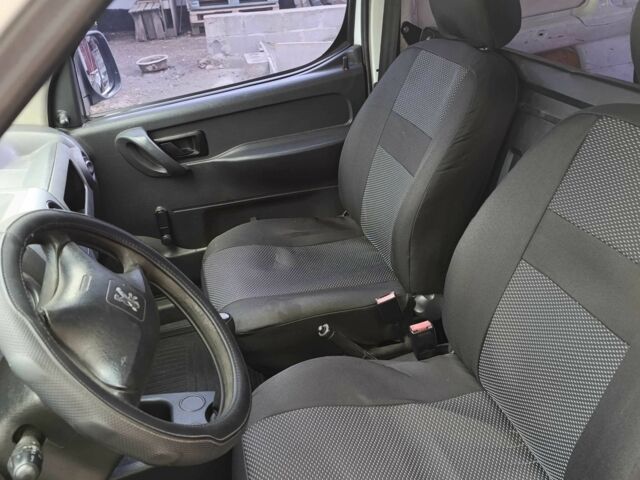 Белый Пежо Partner, объемом двигателя 1.9 л и пробегом 300 тыс. км за 3500 $, фото 7 на Automoto.ua