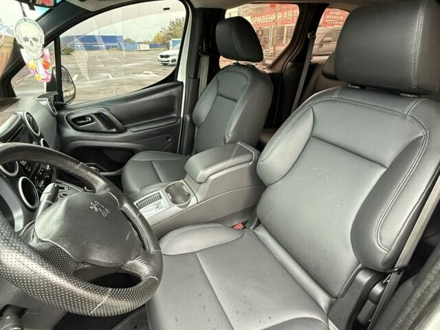 Белый Пежо Partner, объемом двигателя 1.6 л и пробегом 267 тыс. км за 5300 $, фото 6 на Automoto.ua