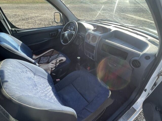 Белый Пежо Partner, объемом двигателя 1.6 л и пробегом 600 тыс. км за 2500 $, фото 5 на Automoto.ua