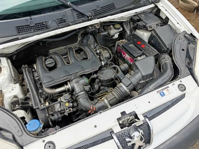 Белый Пежо Partner, объемом двигателя 1.9 л и пробегом 300 тыс. км за 3500 $, фото 9 на Automoto.ua