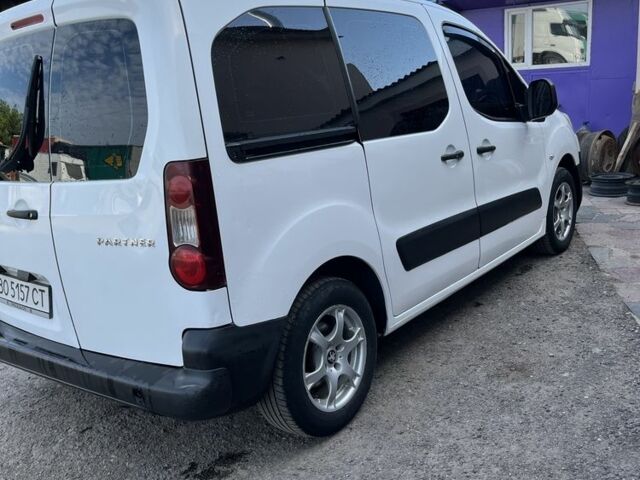 Белый Пежо Partner, объемом двигателя 1.6 л и пробегом 325 тыс. км за 5900 $, фото 1 на Automoto.ua