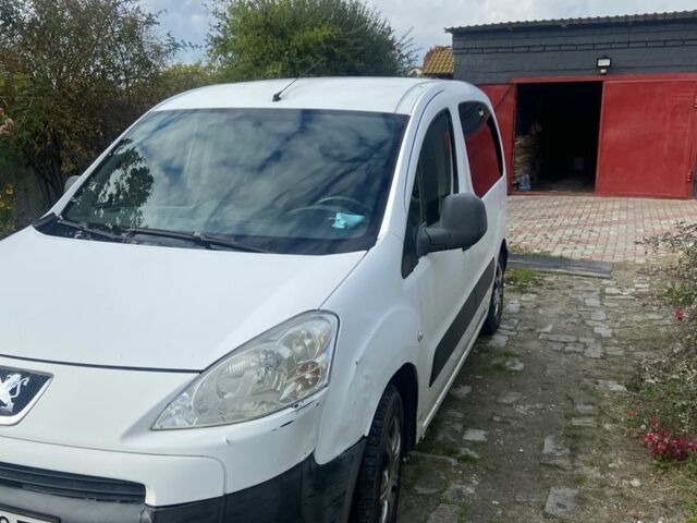 Белый Пежо Partner, объемом двигателя 1.6 л и пробегом 251 тыс. км за 5100 $, фото 1 на Automoto.ua