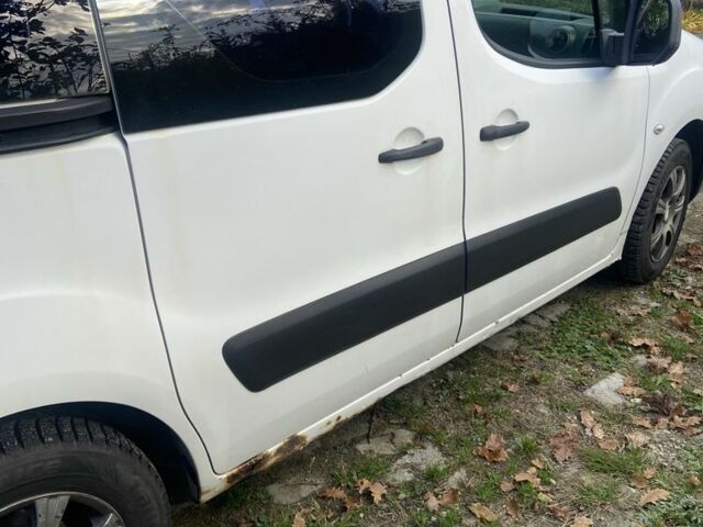 Белый Пежо Partner, объемом двигателя 1.6 л и пробегом 251 тыс. км за 5100 $, фото 2 на Automoto.ua