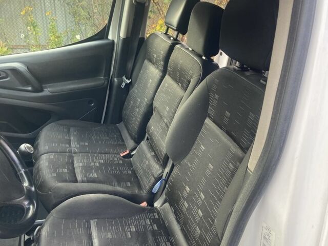 Белый Пежо Partner, объемом двигателя 1.6 л и пробегом 251 тыс. км за 5100 $, фото 7 на Automoto.ua