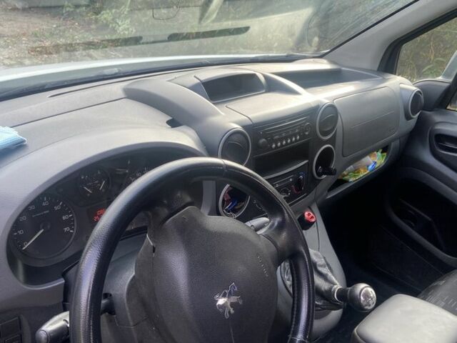 Белый Пежо Partner, объемом двигателя 1.6 л и пробегом 251 тыс. км за 5100 $, фото 8 на Automoto.ua