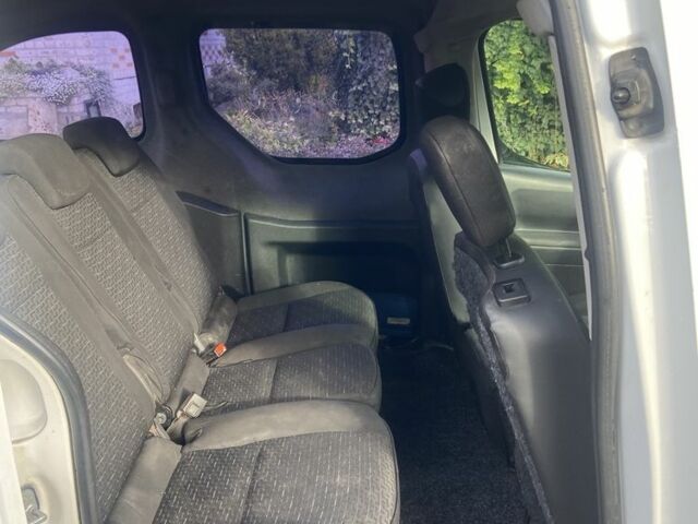 Белый Пежо Partner, объемом двигателя 1.6 л и пробегом 251 тыс. км за 5100 $, фото 11 на Automoto.ua