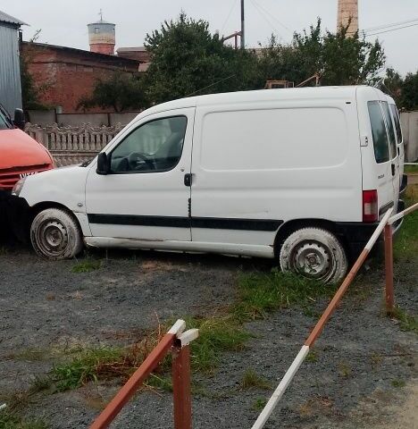 Белый Пежо Partner, объемом двигателя 2 л и пробегом 300 тыс. км за 1700 $, фото 3 на Automoto.ua