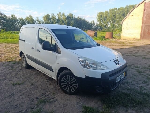 Белый Пежо Partner, объемом двигателя 1.6 л и пробегом 345 тыс. км за 4800 $, фото 3 на Automoto.ua