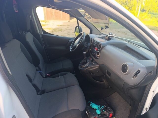 Белый Пежо Partner, объемом двигателя 1.6 л и пробегом 345 тыс. км за 4800 $, фото 5 на Automoto.ua