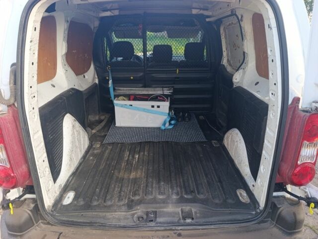 Белый Пежо Partner, объемом двигателя 1.6 л и пробегом 345 тыс. км за 4800 $, фото 2 на Automoto.ua