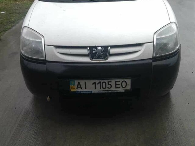 Белый Пежо Partner, объемом двигателя 1.4 л и пробегом 250 тыс. км за 2000 $, фото 1 на Automoto.ua