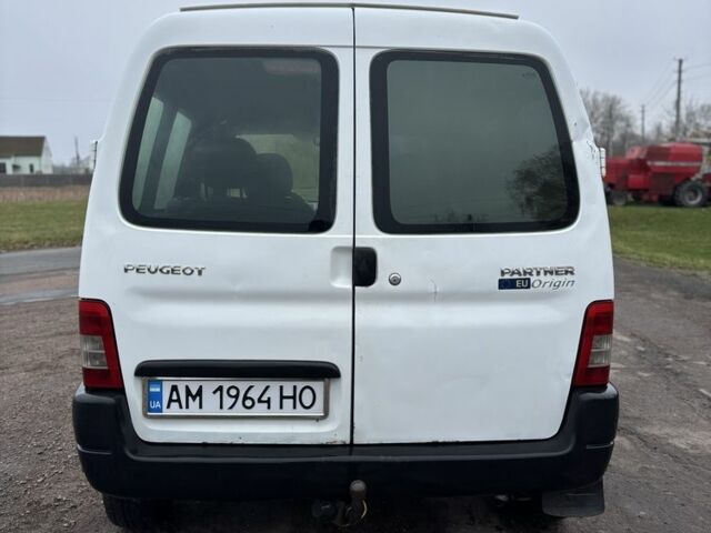 Білий Пежо Partner, об'ємом двигуна 1.6 л та пробігом 316 тис. км за 3300 $, фото 4 на Automoto.ua