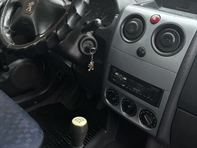Білий Пежо Partner, об'ємом двигуна 1.6 л та пробігом 316 тис. км за 3300 $, фото 9 на Automoto.ua
