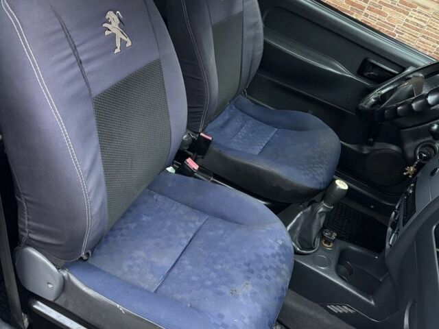 Білий Пежо Partner, об'ємом двигуна 1.6 л та пробігом 316 тис. км за 3300 $, фото 8 на Automoto.ua