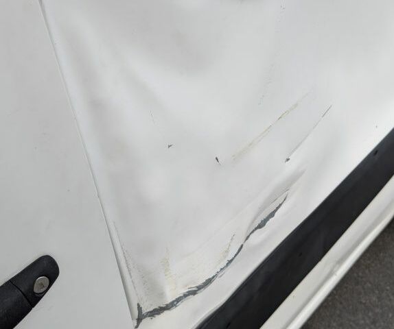 Белый Пежо Partner, объемом двигателя 1.6 л и пробегом 376 тыс. км за 2900 $, фото 9 на Automoto.ua