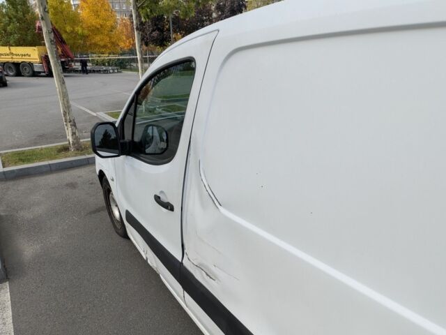 Белый Пежо Partner, объемом двигателя 1.6 л и пробегом 376 тыс. км за 2900 $, фото 3 на Automoto.ua