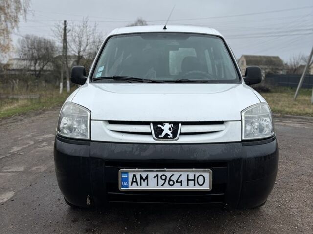 Білий Пежо Partner, об'ємом двигуна 1.6 л та пробігом 316 тис. км за 3300 $, фото 1 на Automoto.ua