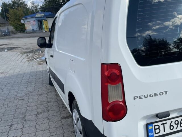 Белый Пежо Partner, объемом двигателя 1.6 л и пробегом 380 тыс. км за 4500 $, фото 7 на Automoto.ua