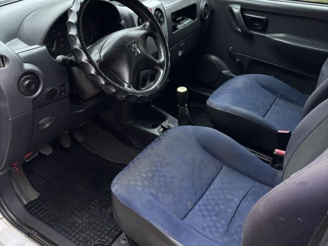 Білий Пежо Partner, об'ємом двигуна 1.6 л та пробігом 316 тис. км за 3300 $, фото 6 на Automoto.ua