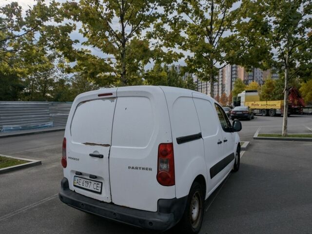 Белый Пежо Partner, объемом двигателя 1.6 л и пробегом 376 тыс. км за 2900 $, фото 5 на Automoto.ua