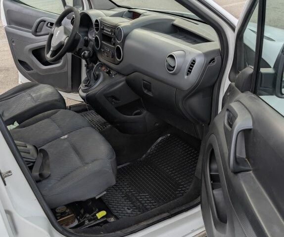 Белый Пежо Partner, объемом двигателя 1.6 л и пробегом 376 тыс. км за 2900 $, фото 13 на Automoto.ua