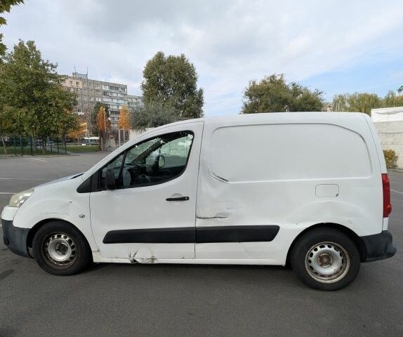 Белый Пежо Partner, объемом двигателя 1.6 л и пробегом 376 тыс. км за 2900 $, фото 2 на Automoto.ua