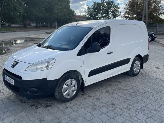 Белый Пежо Partner, объемом двигателя 1.6 л и пробегом 380 тыс. км за 4500 $, фото 3 на Automoto.ua