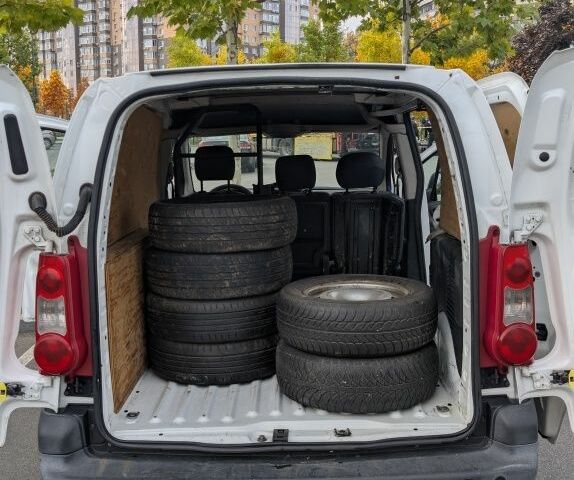 Белый Пежо Partner, объемом двигателя 1.6 л и пробегом 376 тыс. км за 2900 $, фото 16 на Automoto.ua
