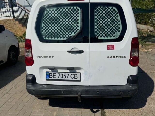 Белый Пежо Partner, объемом двигателя 1.6 л и пробегом 362 тыс. км за 4000 $, фото 5 на Automoto.ua
