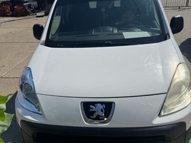 Белый Пежо Partner, объемом двигателя 1.6 л и пробегом 362 тыс. км за 4000 $, фото 2 на Automoto.ua