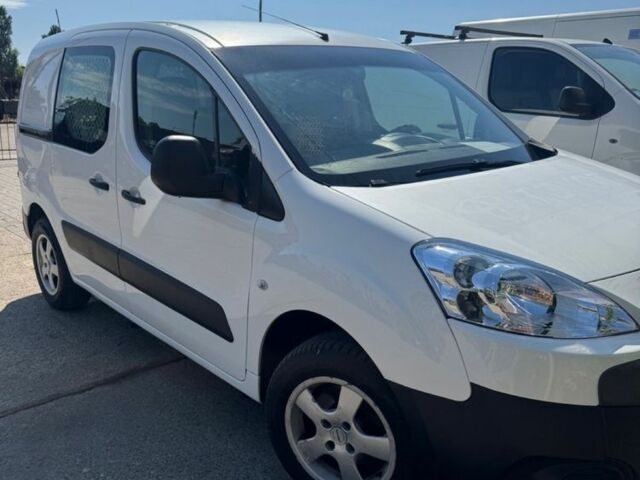 Белый Пежо Partner, объемом двигателя 1.6 л и пробегом 362 тыс. км за 4000 $, фото 1 на Automoto.ua