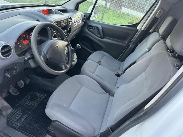 Білий Пежо Partner, об'ємом двигуна 1.6 л та пробігом 238 тис. км за 2500 $, фото 7 на Automoto.ua