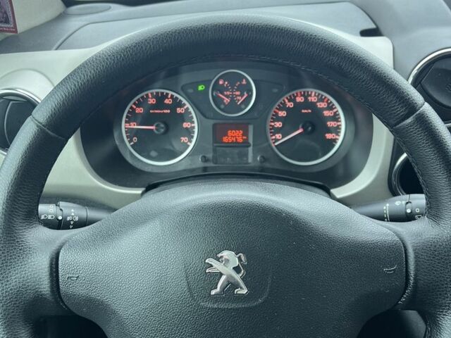 Белый Пежо Partner, объемом двигателя 1.6 л и пробегом 165 тыс. км за 7500 $, фото 6 на Automoto.ua