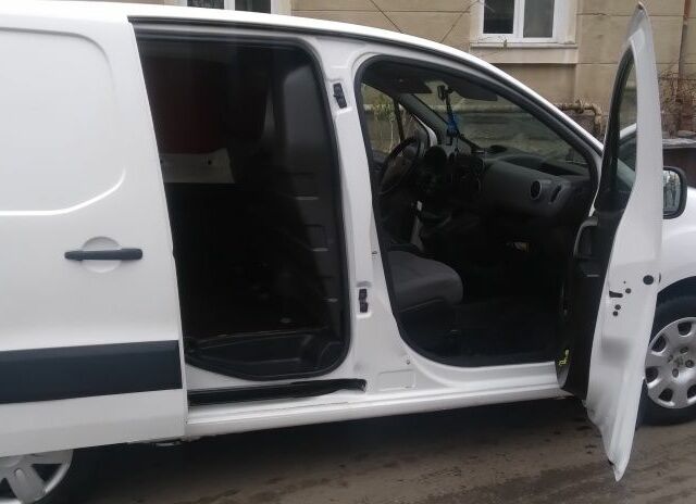 Белый Пежо Partner, объемом двигателя 1.6 л и пробегом 320 тыс. км за 6200 $, фото 2 на Automoto.ua