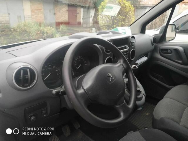 Белый Пежо Partner, объемом двигателя 1.6 л и пробегом 56 тыс. км за 12900 $, фото 4 на Automoto.ua