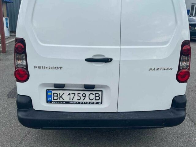 Белый Пежо Partner, объемом двигателя 1.6 л и пробегом 56 тыс. км за 12900 $, фото 3 на Automoto.ua