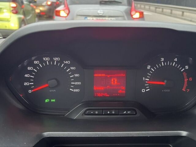 Белый Пежо Partner, объемом двигателя 1.6 л и пробегом 178 тыс. км за 13900 $, фото 17 на Automoto.ua