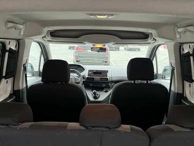 Белый Пежо Partner, объемом двигателя 1.6 л и пробегом 178 тыс. км за 13900 $, фото 11 на Automoto.ua