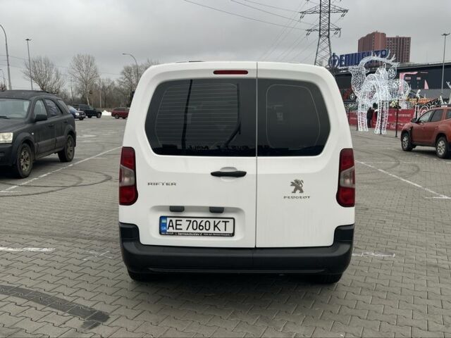 Белый Пежо Partner, объемом двигателя 1.6 л и пробегом 178 тыс. км за 13900 $, фото 4 на Automoto.ua