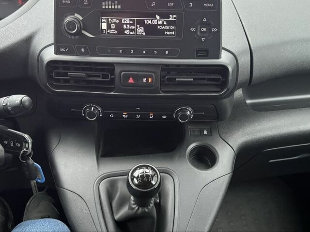 Белый Пежо Partner, объемом двигателя 1.6 л и пробегом 178 тыс. км за 13900 $, фото 16 на Automoto.ua