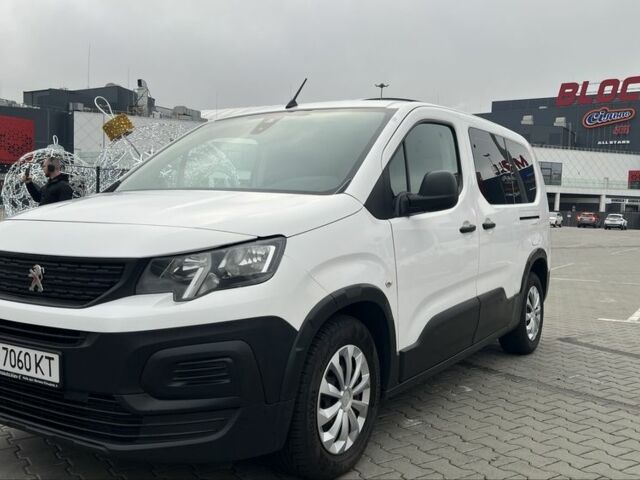 Белый Пежо Partner, объемом двигателя 1.6 л и пробегом 178 тыс. км за 13900 $, фото 3 на Automoto.ua