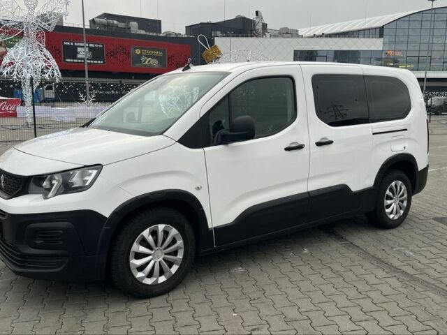 Белый Пежо Partner, объемом двигателя 1.6 л и пробегом 178 тыс. км за 13900 $, фото 6 на Automoto.ua