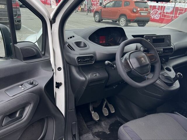 Белый Пежо Partner, объемом двигателя 1.6 л и пробегом 178 тыс. км за 13900 $, фото 10 на Automoto.ua