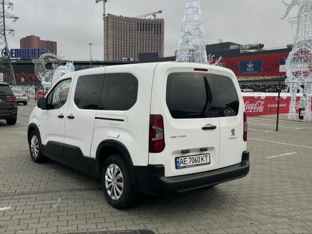 Белый Пежо Partner, объемом двигателя 1.6 л и пробегом 178 тыс. км за 13900 $, фото 5 на Automoto.ua