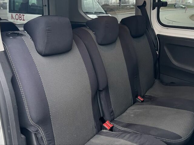 Белый Пежо Partner, объемом двигателя 1.6 л и пробегом 178 тыс. км за 13900 $, фото 15 на Automoto.ua