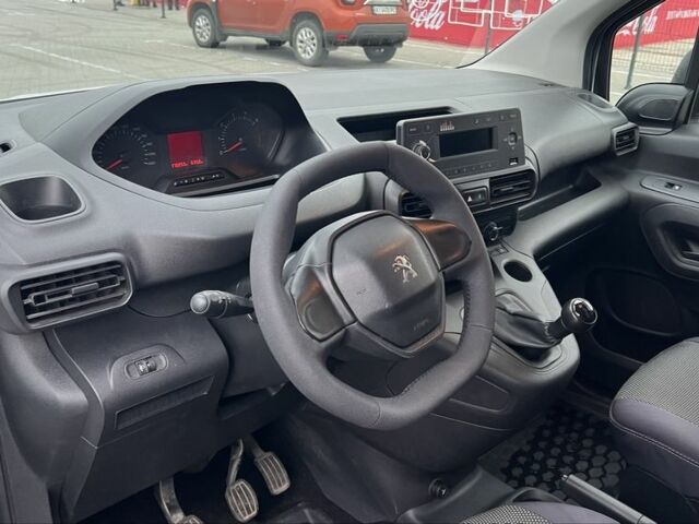 Белый Пежо Partner, объемом двигателя 1.6 л и пробегом 178 тыс. км за 13900 $, фото 9 на Automoto.ua