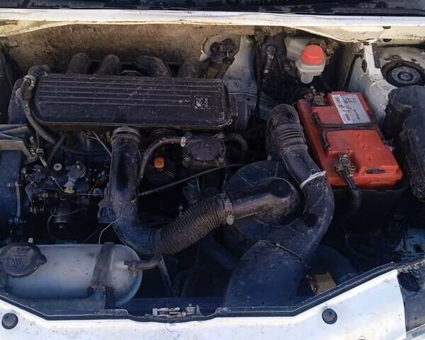 Белый Пежо Partner, объемом двигателя 1.9 л и пробегом 221 тыс. км за 3200 $, фото 4 на Automoto.ua