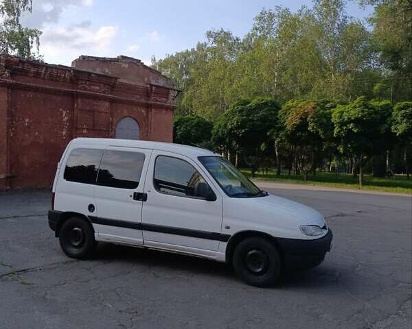 Белый Пежо Partner, объемом двигателя 1.9 л и пробегом 325 тыс. км за 3550 $, фото 4 на Automoto.ua