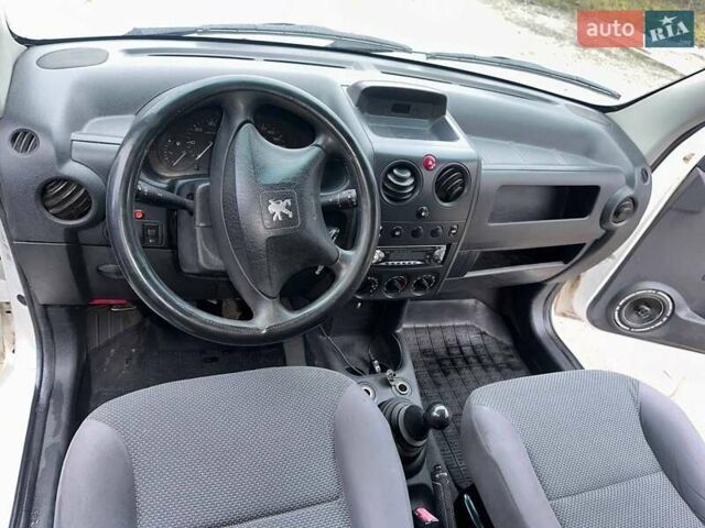 Белый Пежо Partner, объемом двигателя 1.87 л и пробегом 309 тыс. км за 3200 $, фото 4 на Automoto.ua